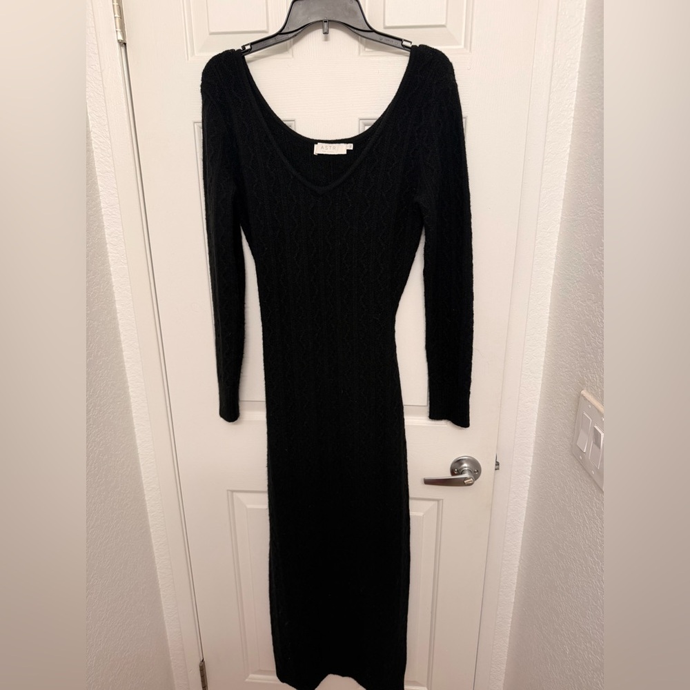ASTR The Label Long Sleeve Black Open Back Sweater Dress - size L